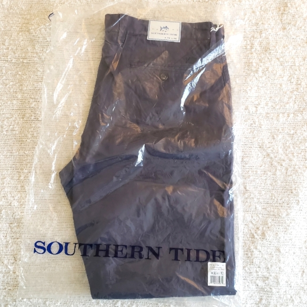 MEN'S SOUTHERN TIDE SKIPJACK CLASSIC FIT KHAKIS
